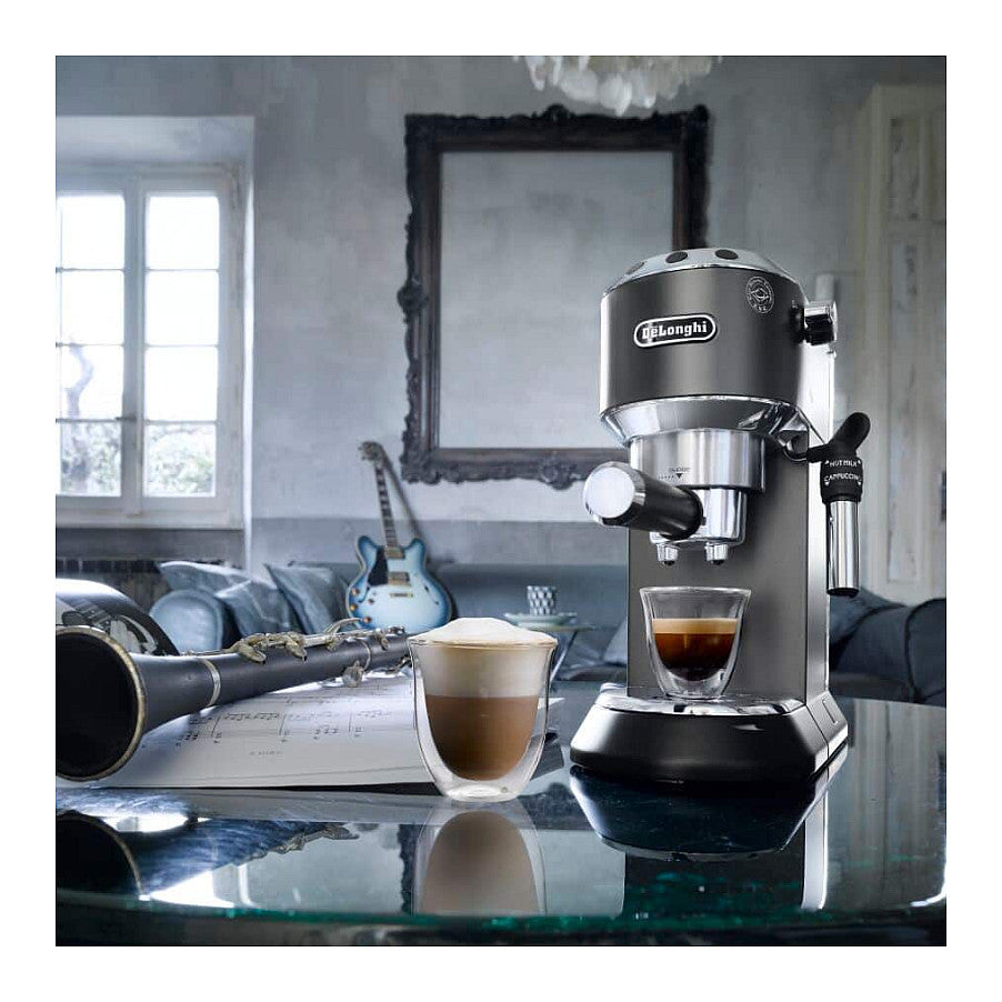 DeLonghi Kaffeemaschine Dedica EC685.BK *schwarz*