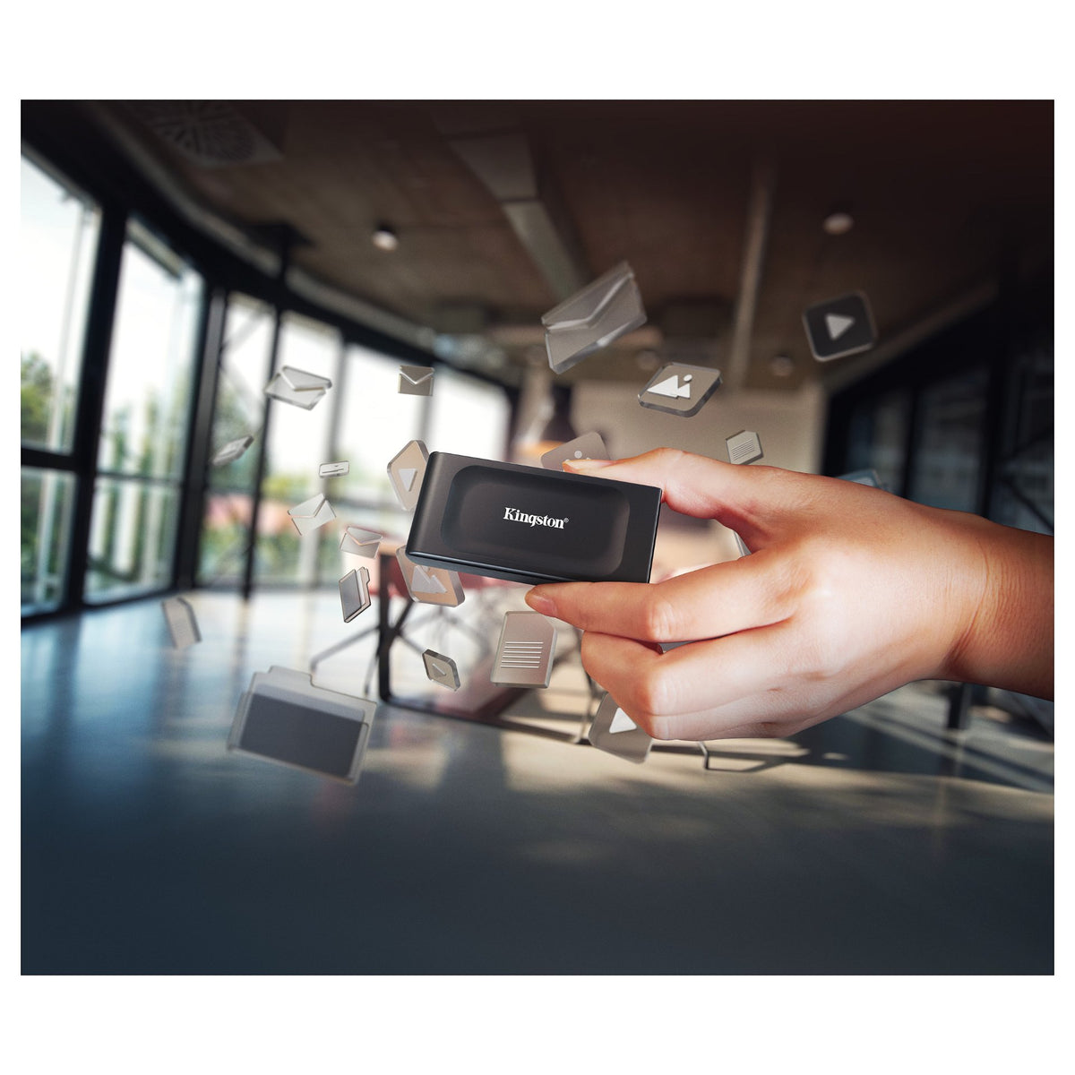 1TB Kingston XS1000 USB 3.2 Gen2 Black