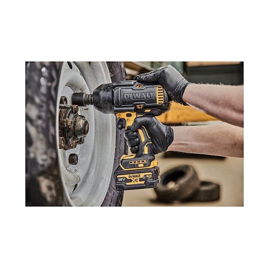 DEWALT Akku-Schlagschrauber. 18 Volt / 5 Ah