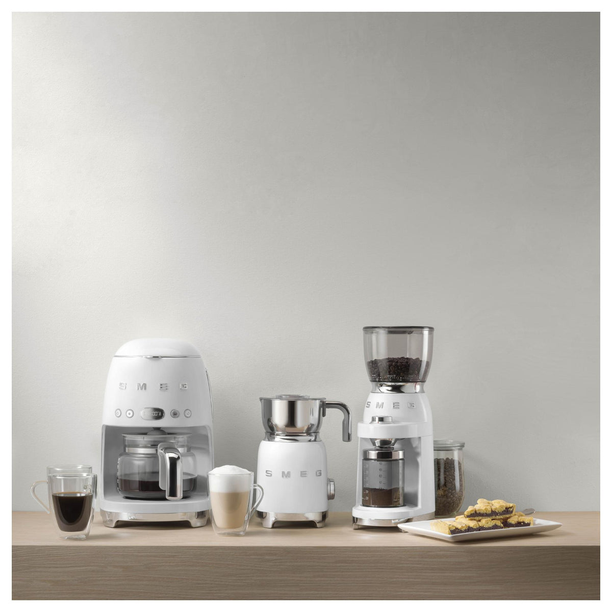 SMEG Filter-Kaffeemaschine 50s Style DCF02WHEU, weiß