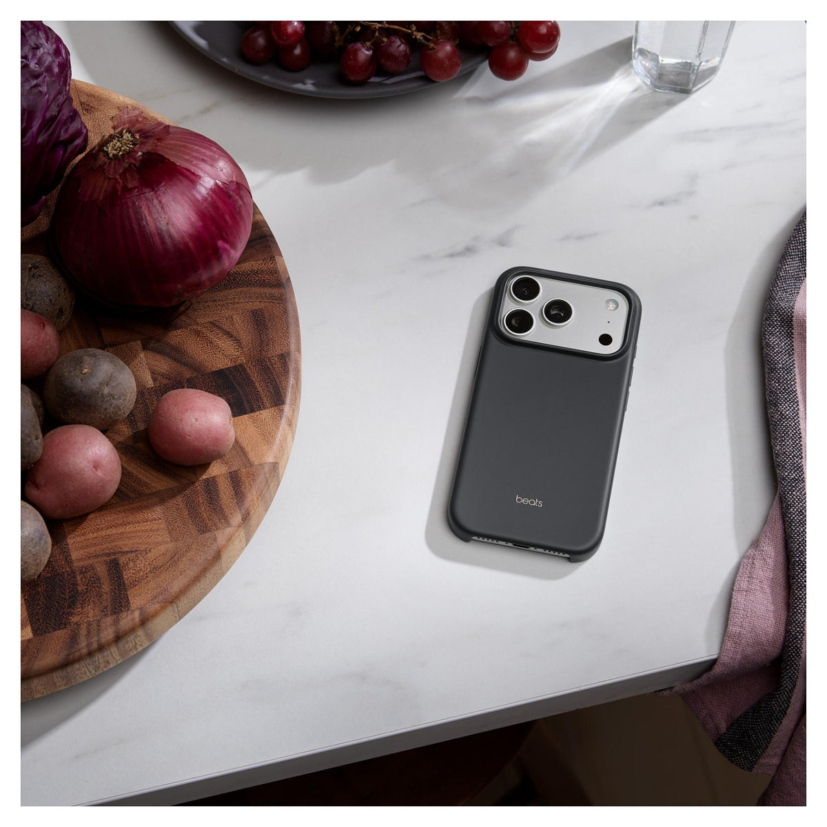 Beats Case iPhone 17 Pro mit MagSafe und Kamerasteuerung (granitgrau)