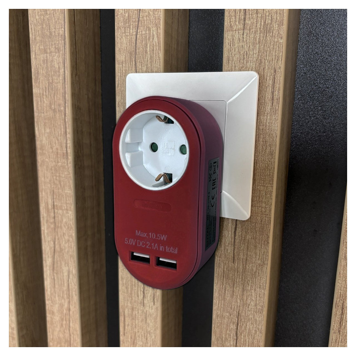 Entac Steckdosenadapter + 2x USB-A burgundy