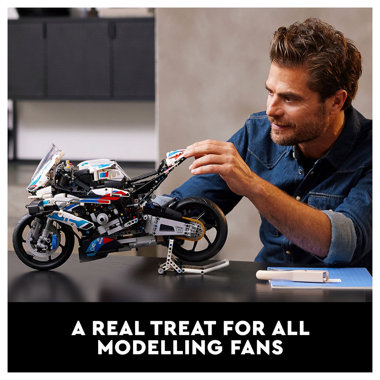 LEGO Technic BMW M 1000 RR 42130