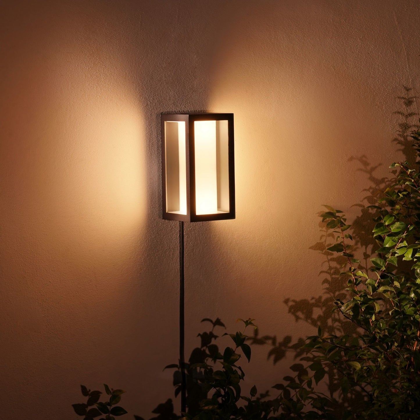 Philips Hue White & Color Ambiance Impress Wandleuchte schmal Schwarz