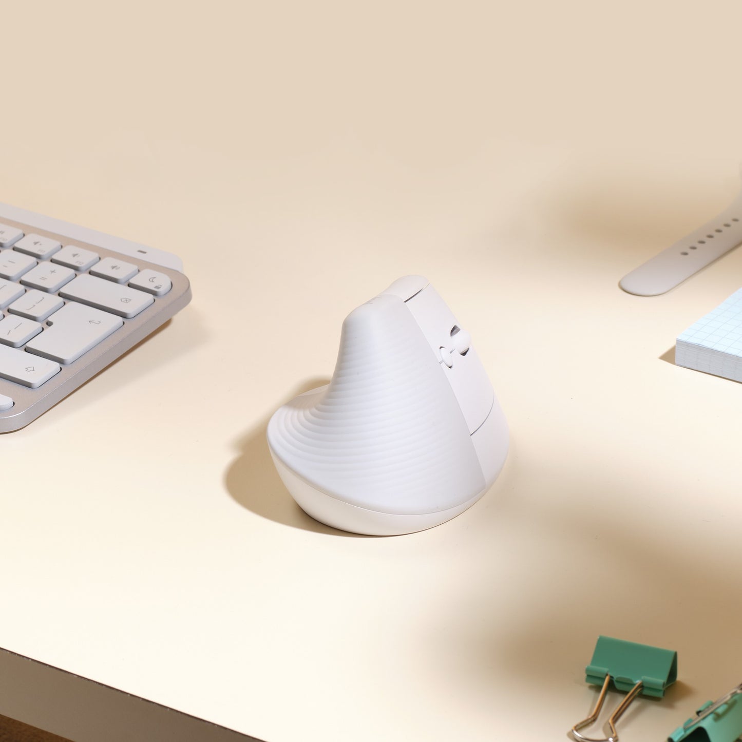 LOGITECH Lift for Mac Vertical mouse ergonomic optical 6 buttons wireless Bluetooth Bolt USB receiver off-white