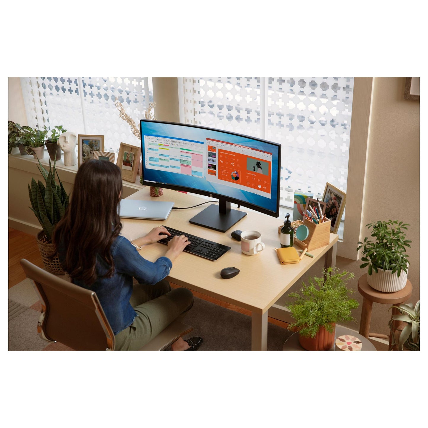 86.36cm/34'' (3440x1440) HP P34hc G4 Curved 21:9 5ms 60Hz HDMI DisplayPort USB-C VESA Speaker WQHD Black