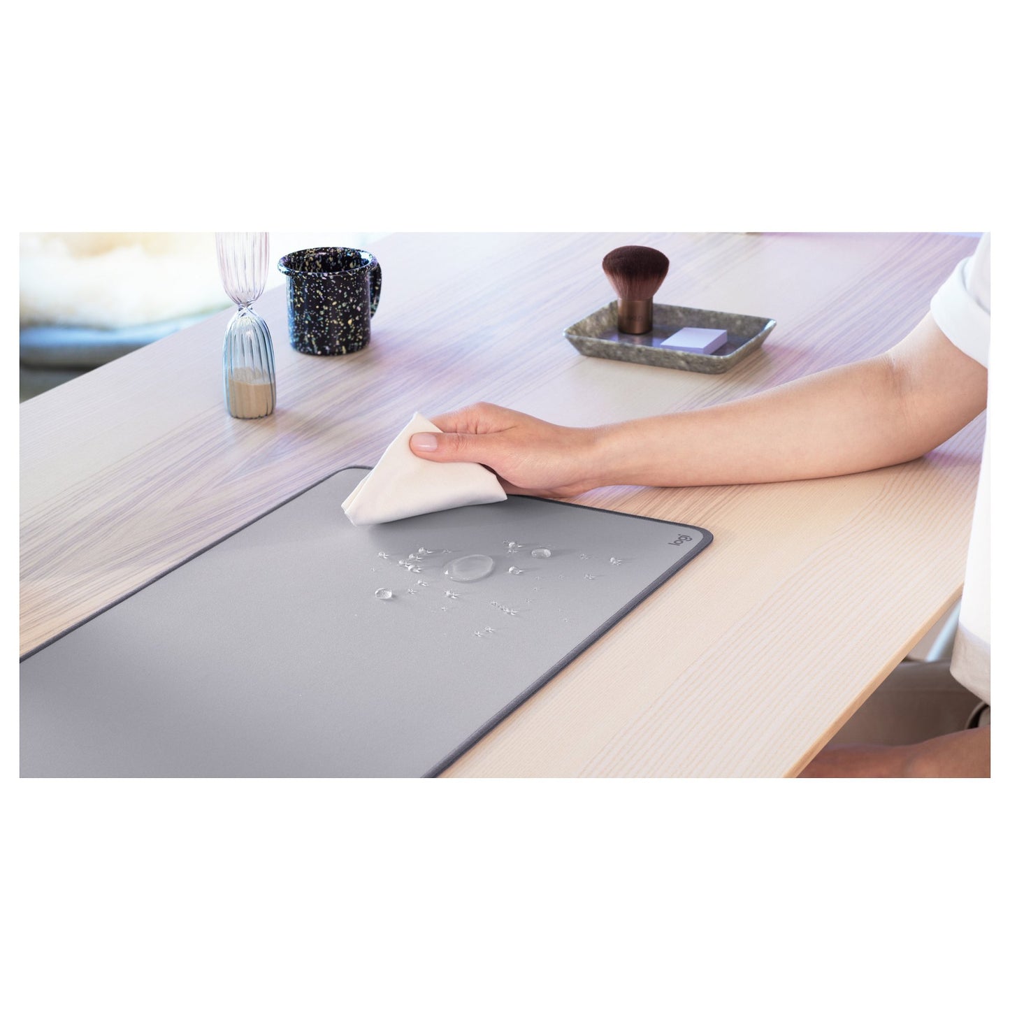 Logitech Desk Mat Studio Series Mauspad Mid Grey