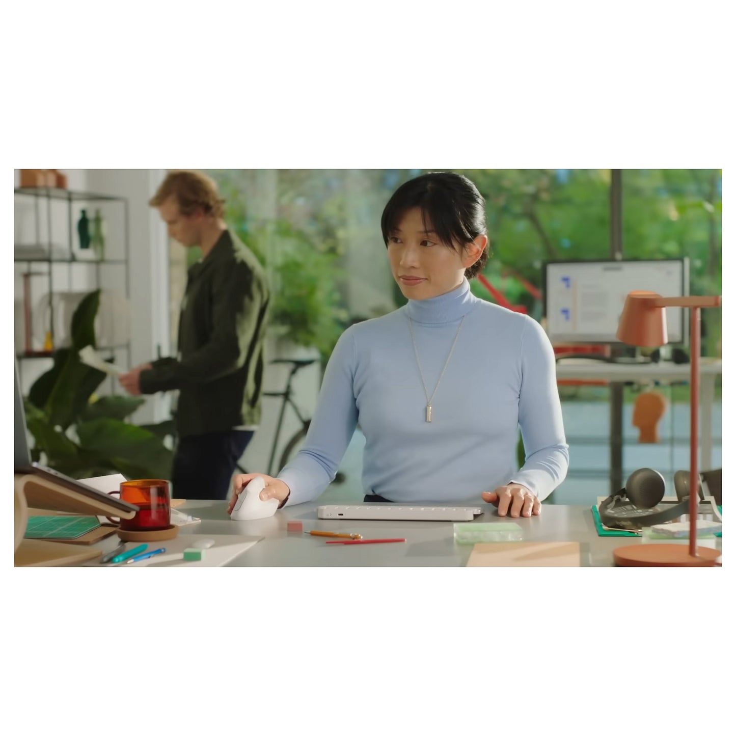 Logitech Lift Vertical Ergonomic wireless off-white