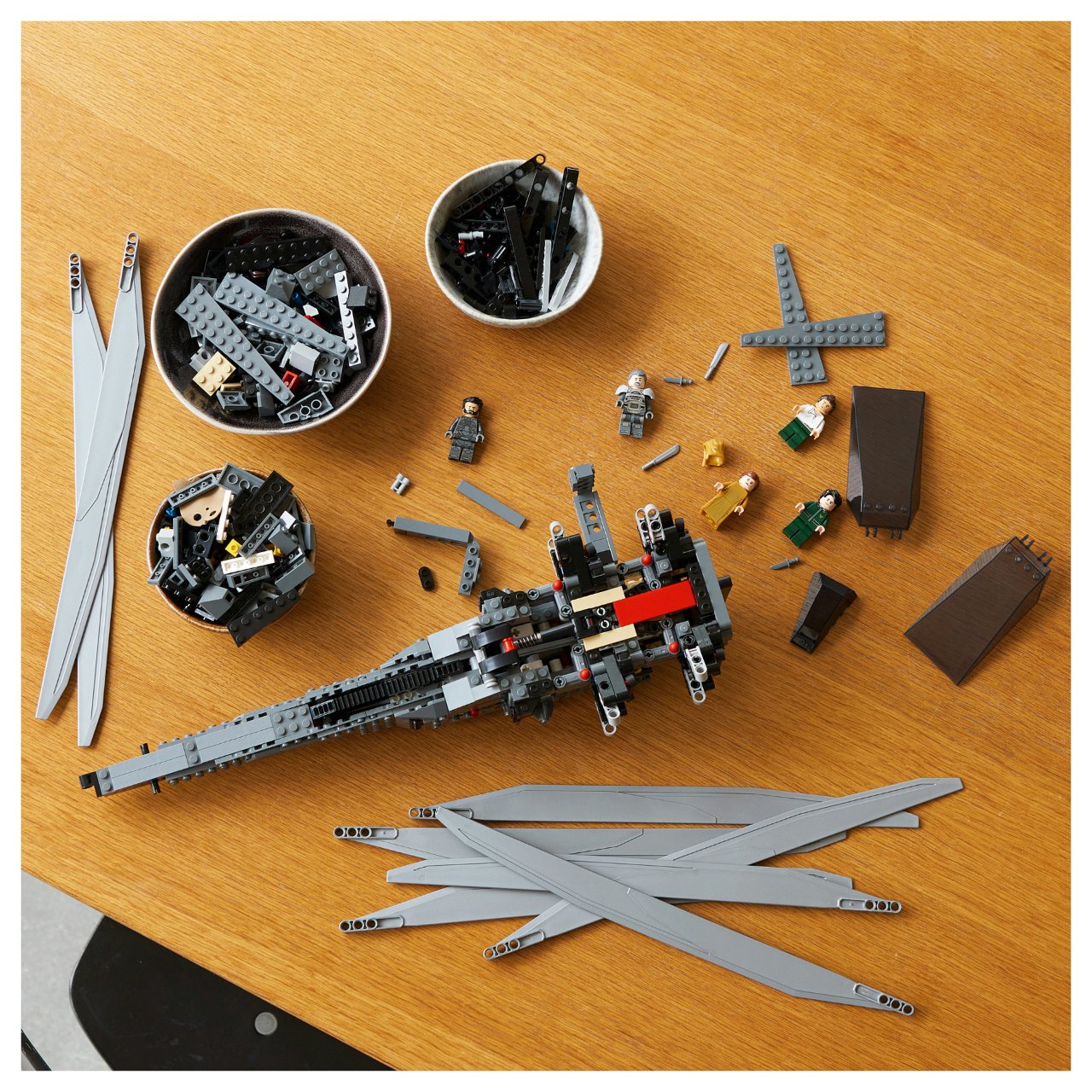 LEGO Icons Dune Atreides Royal Ornithopter 10327