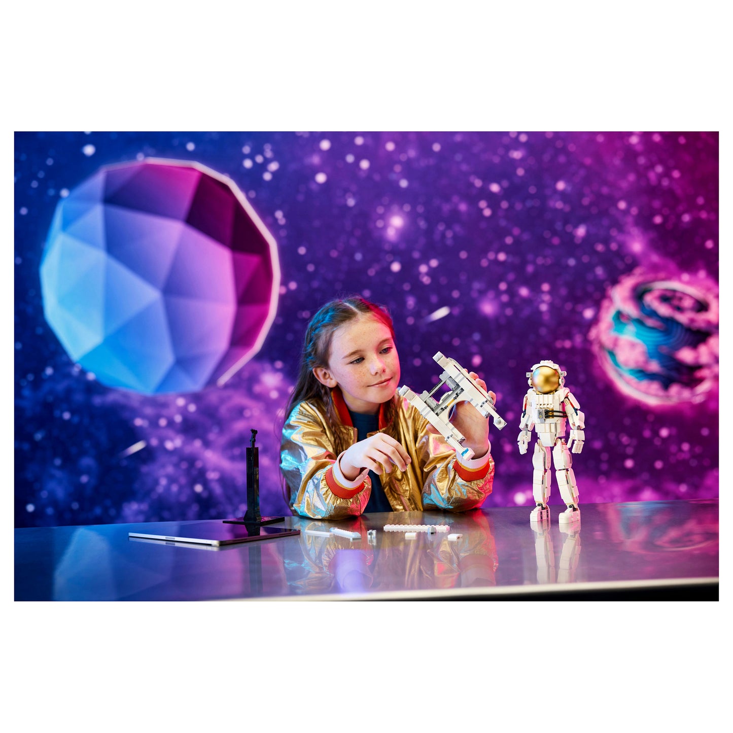 LEGO Creator 3-in-1 Astronaut im Weltraum 31152