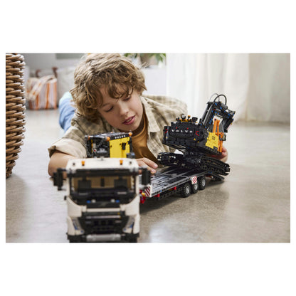 LEGO Technic Volvo FMX LKW mit EC230 Electric Raupenbagger 42175