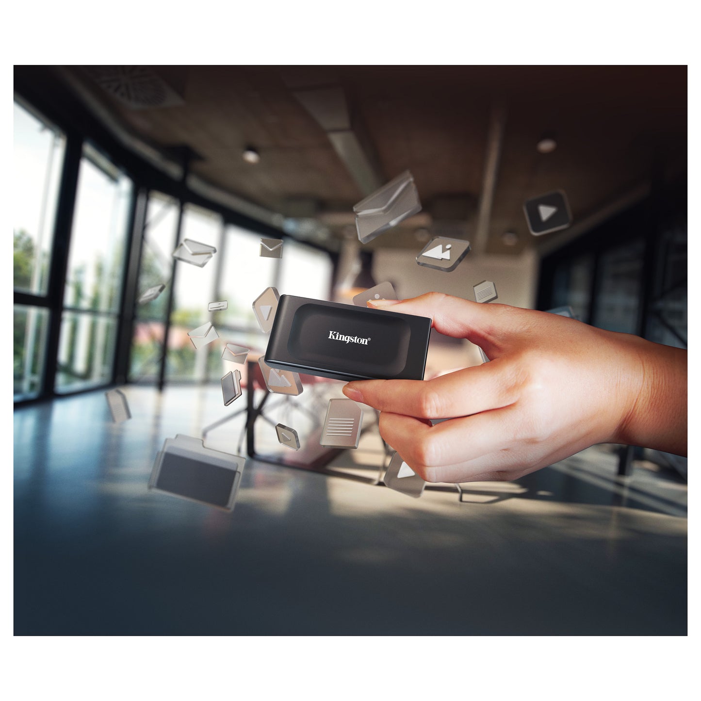 1TB Kingston XS1000 USB 3.2 Gen2 Black