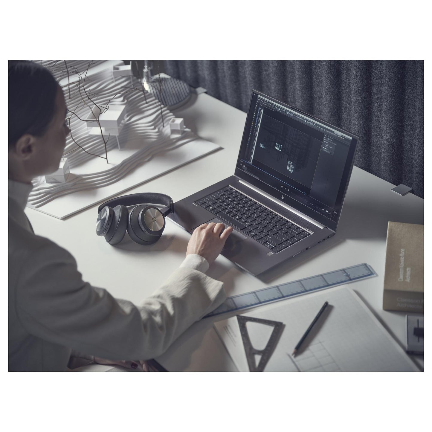 Bang & Olufsen Beoplay Portal Wireless Gaming Headphone schwarz