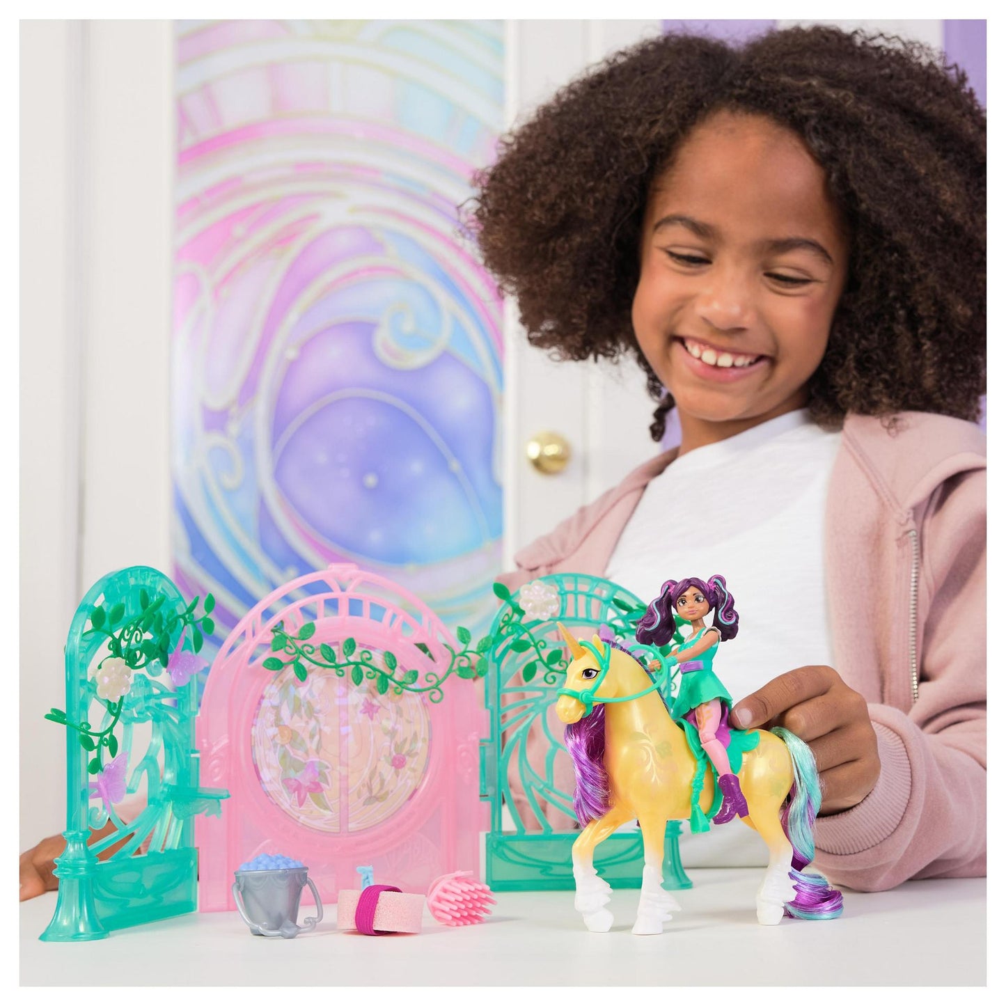 Spinmaster Unicorn Academy - Ava & Einhorn Leaf Stall Spielset mit Farbwechseleffekt