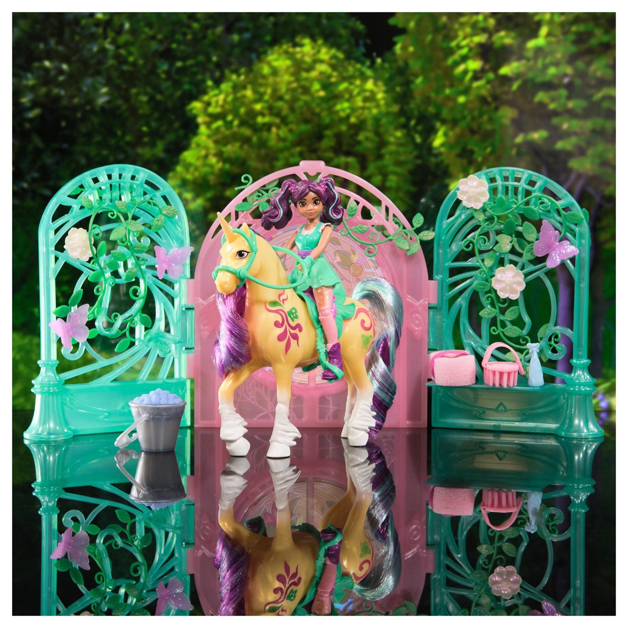 Spinmaster Unicorn Academy - Ava & Einhorn Leaf Stall Spielset mit Farbwechseleffekt
