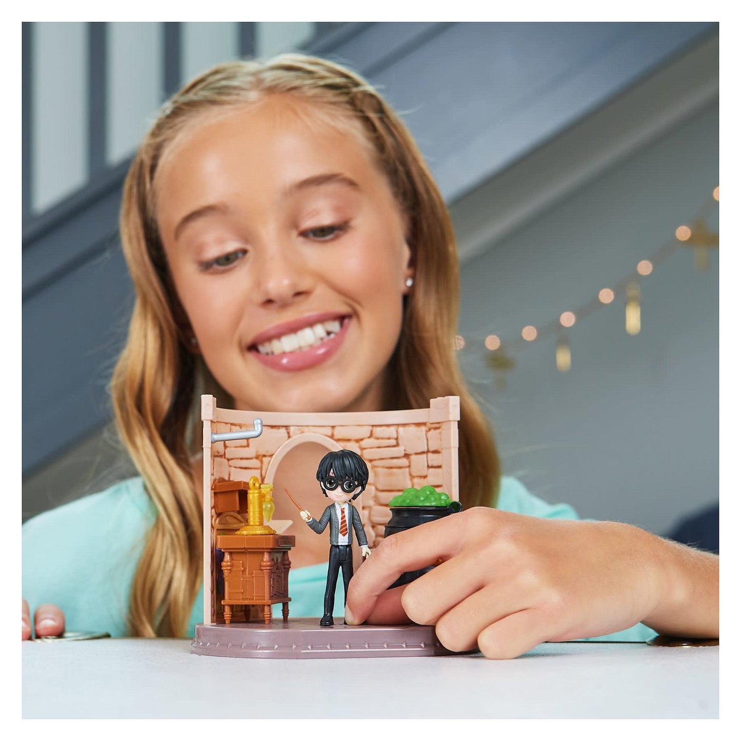 Spinmaster Wizarding World Harry Potter - Hogwarts Zaubertrnke Klassenzimmer Spielset mit exklusiver Harry Potter Sammelfigur