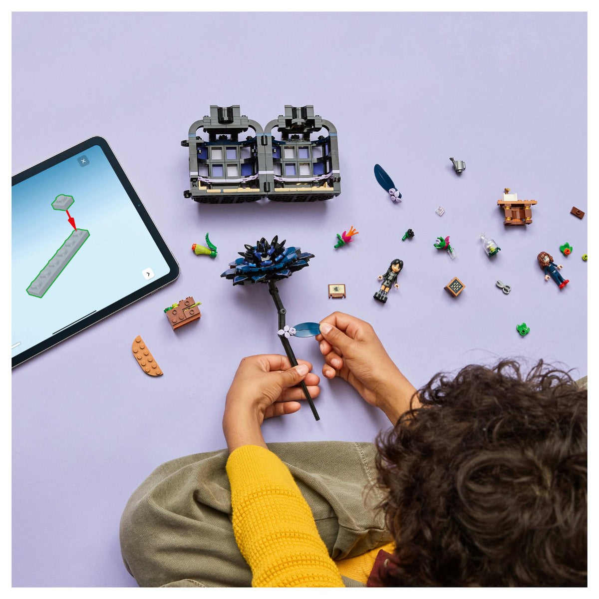 LEGO 76784 Wednesday Schwarze Dahlie