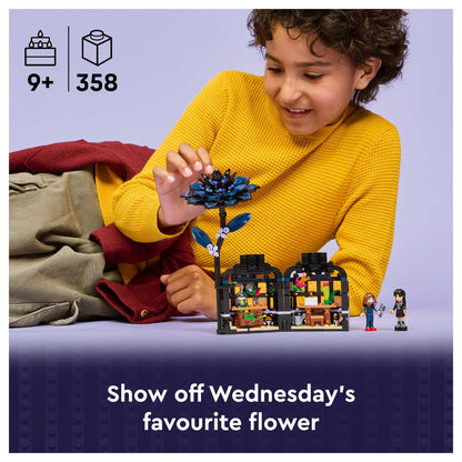 LEGO 76784 Wednesday Schwarze Dahlie