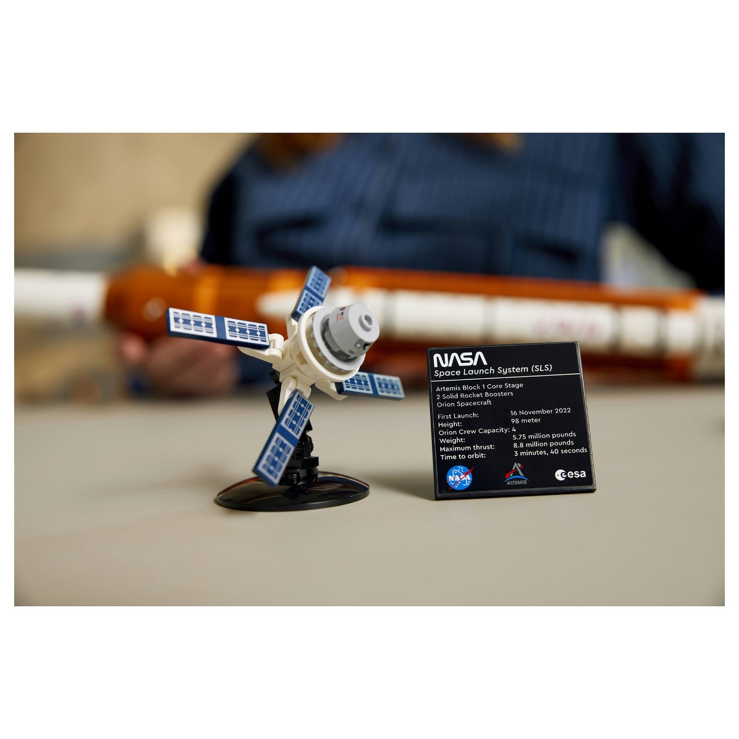 LEGO Icons 10341 NASA Artemis Startrampe