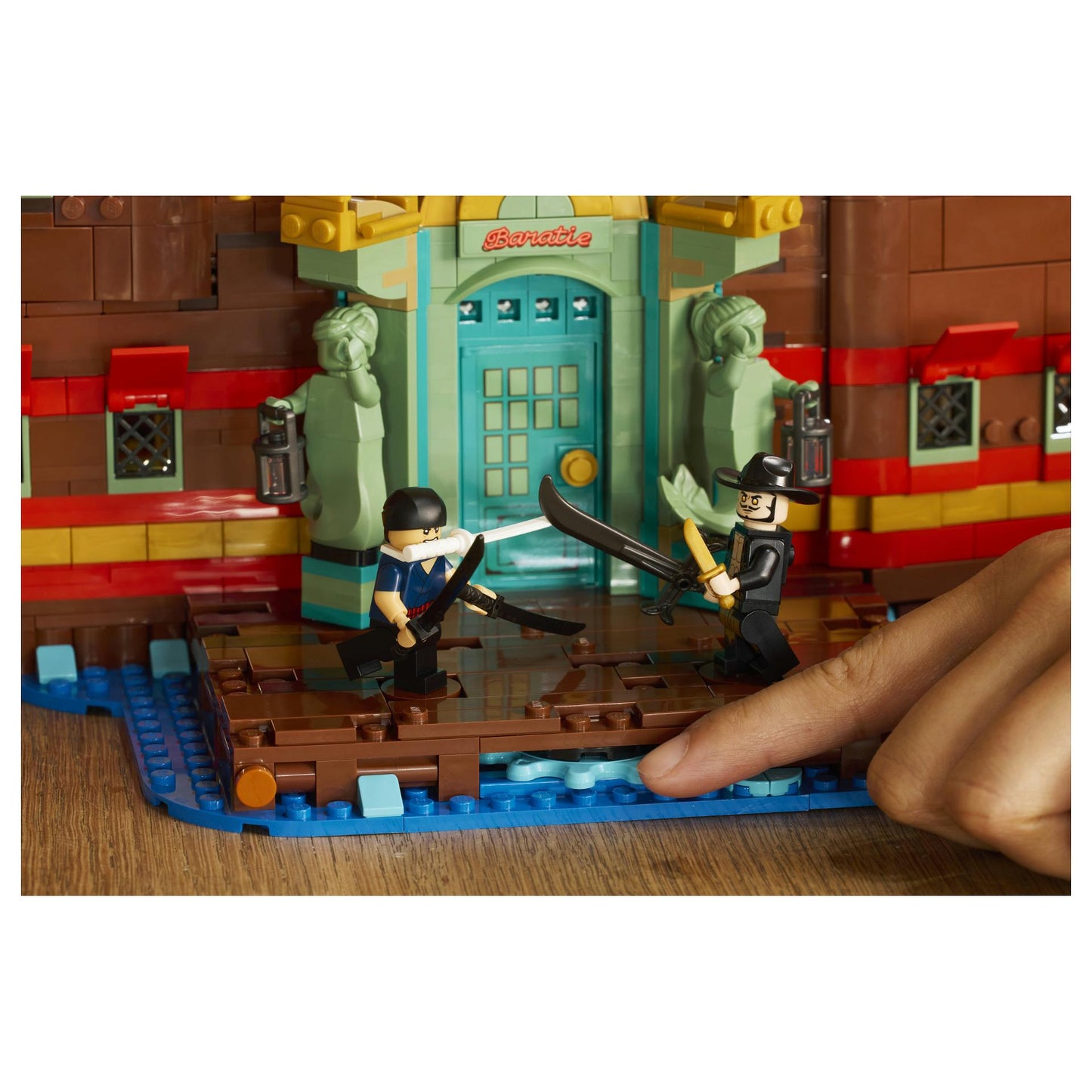 LEGO 75640 One Piece Barati, das Schwimmende Restaurant