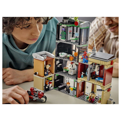 LEGO 76324 Marvel Super Heroes Spider-Man vs. Oscorp