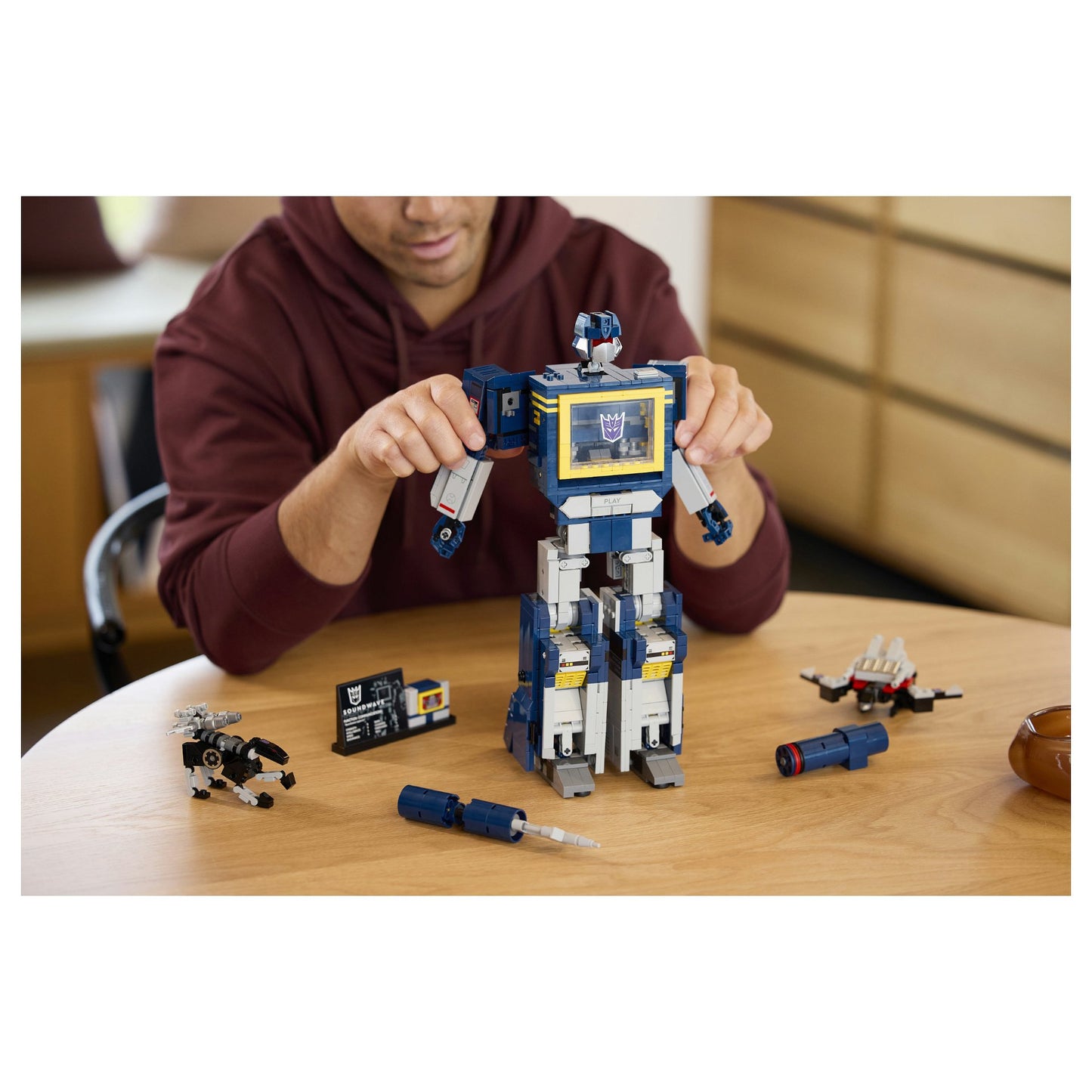 LEGO 10358 Icons Transformers: Soundwave