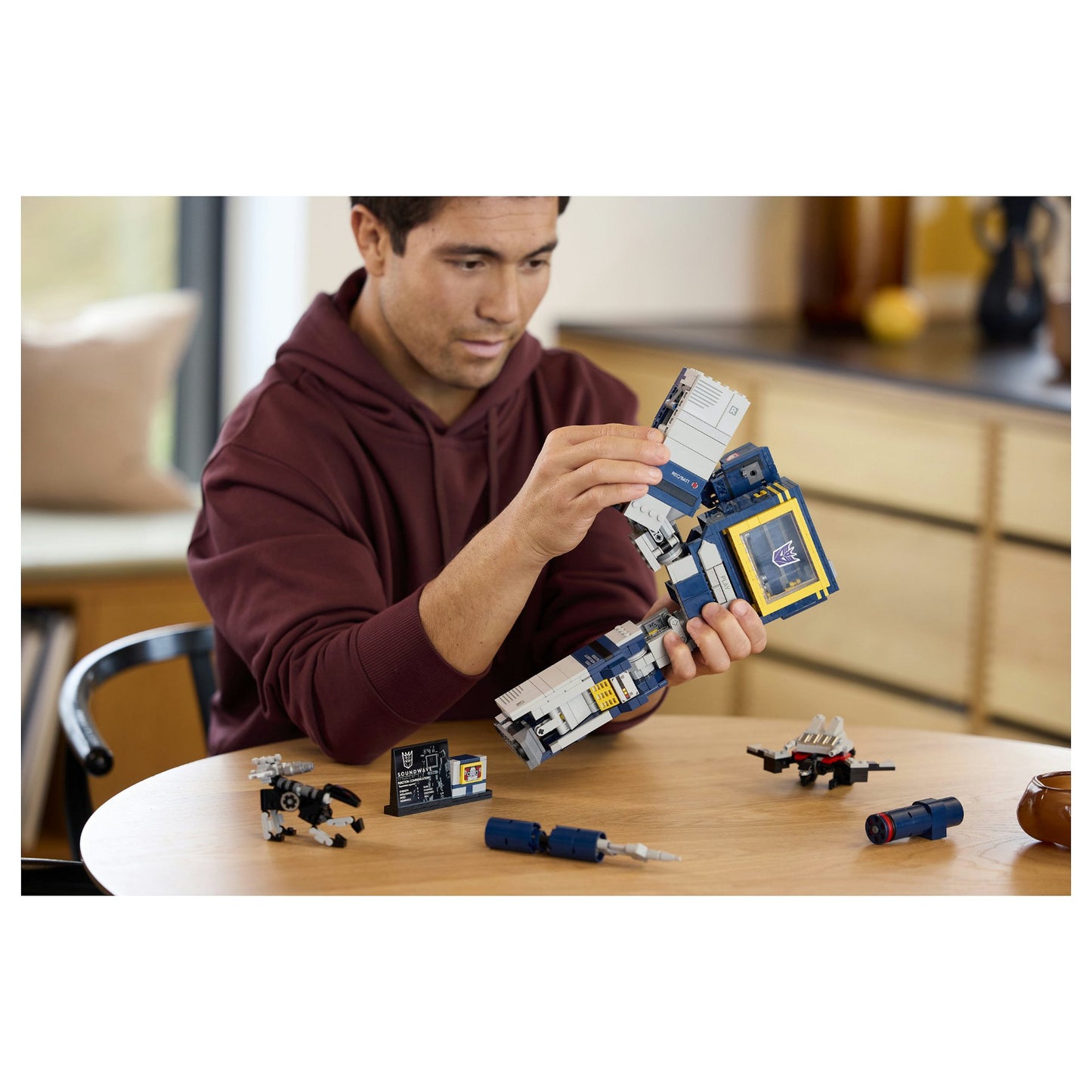 LEGO 10358 Icons Transformers: Soundwave