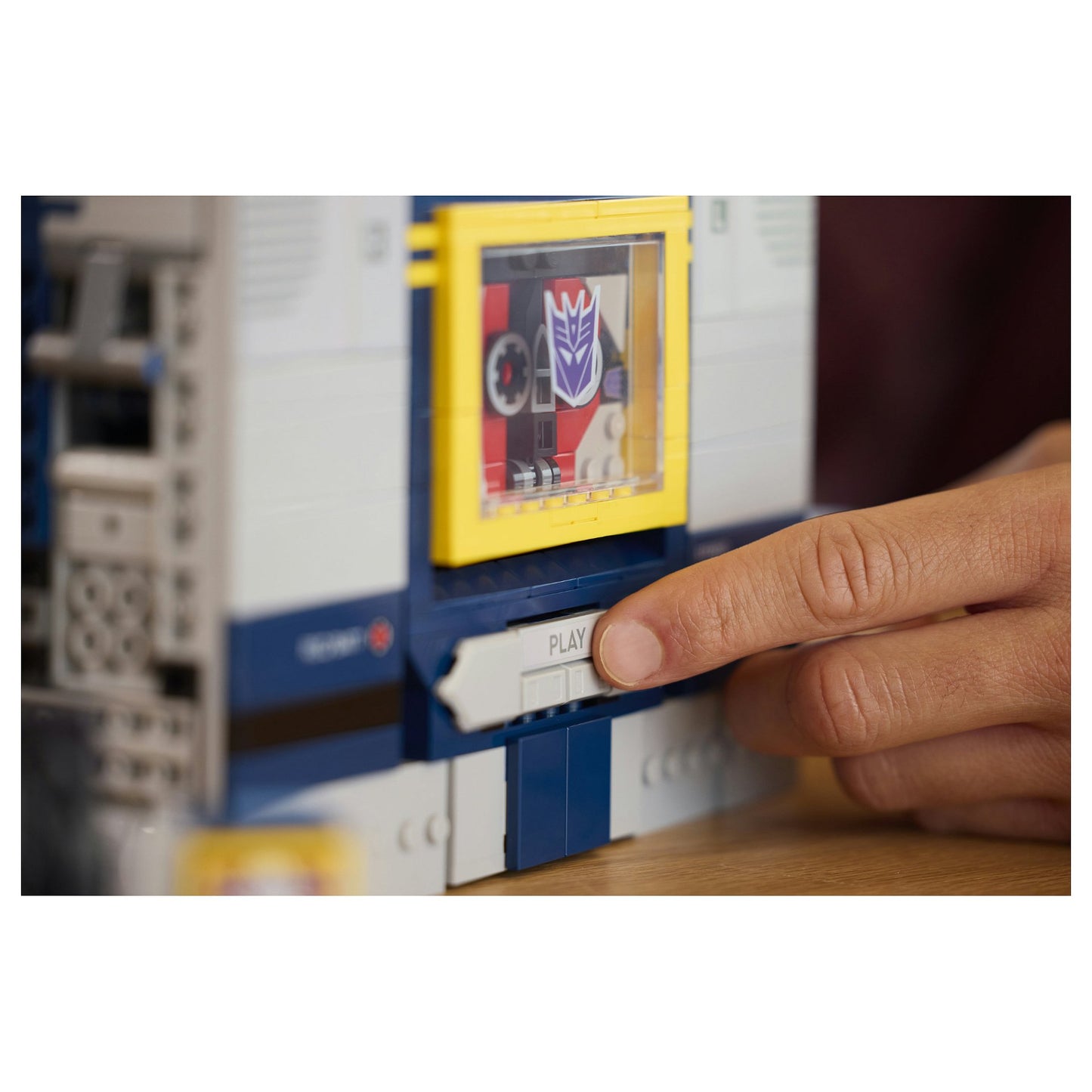 LEGO 10358 Icons Transformers: Soundwave