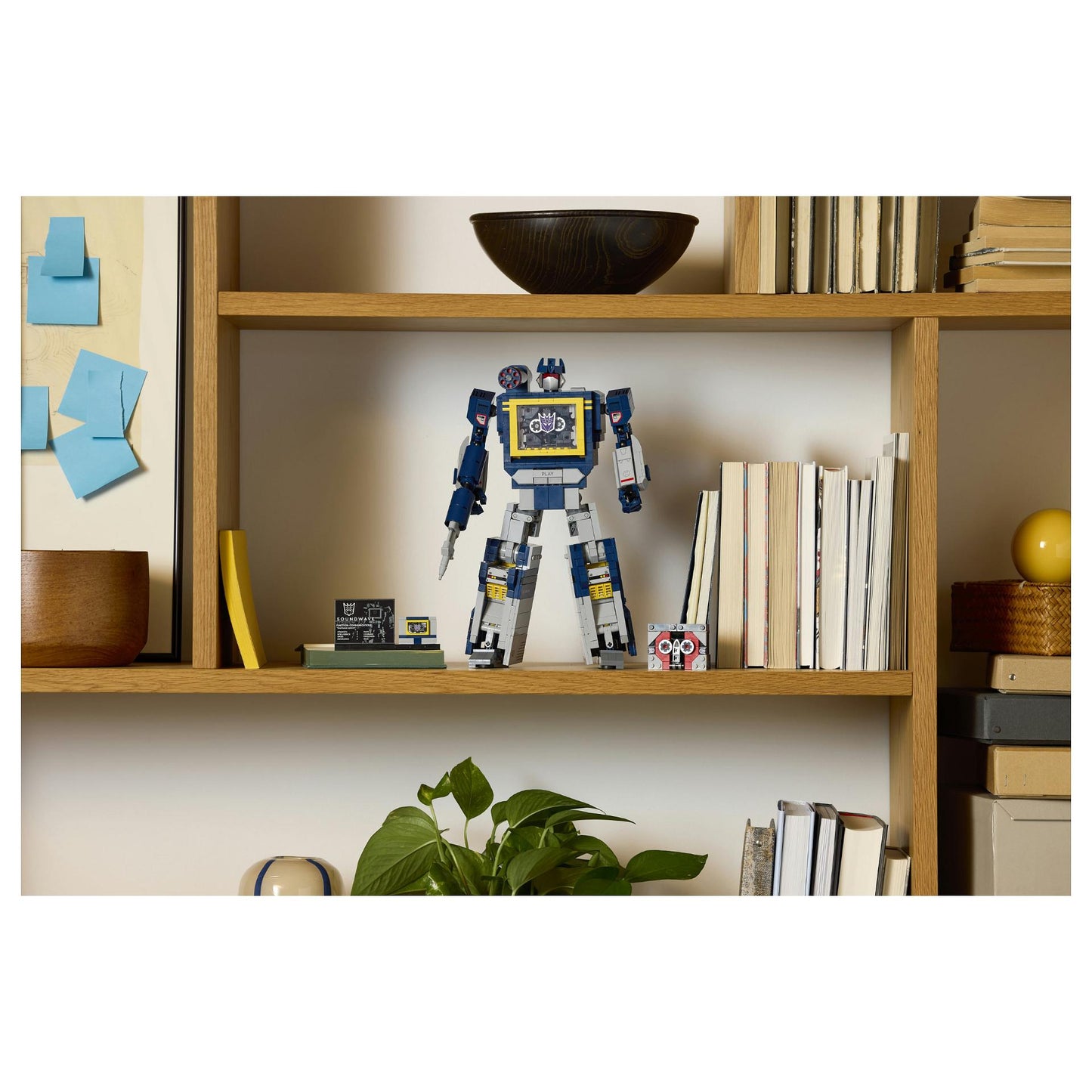 LEGO 10358 Icons Transformers: Soundwave