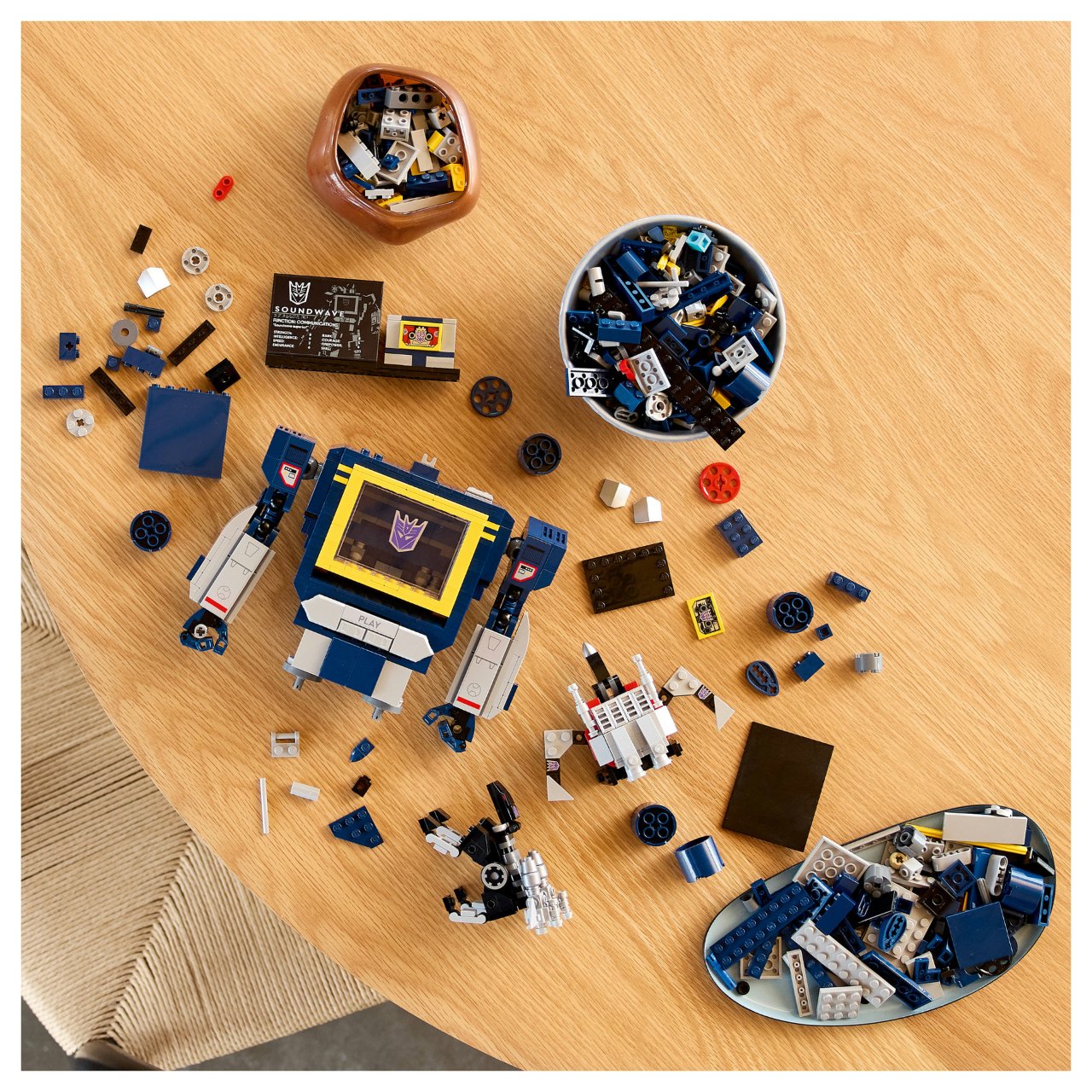 LEGO 10358 Icons Transformers: Soundwave