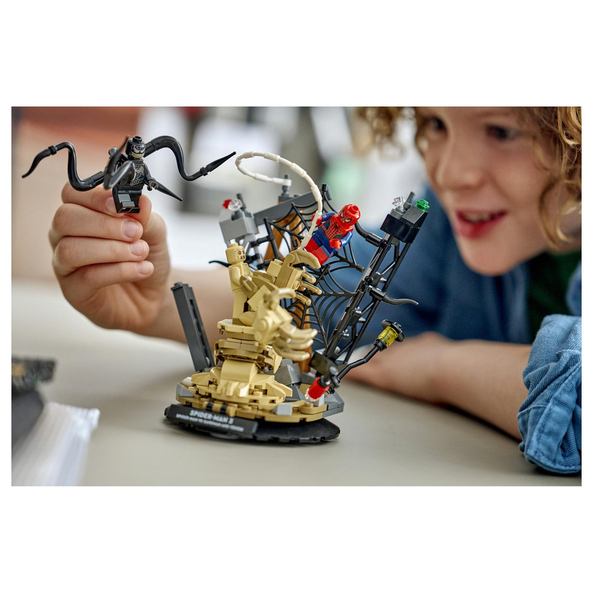 LEGO 76334 Marvel Super Heroes Groer Showdown: Spider-Man vs. Sandman