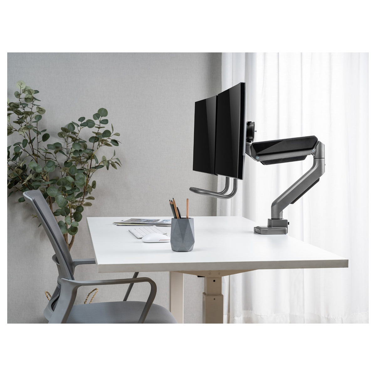 Equip Tischhalterung 17"-32"/2TFT 360° Gasfeder 9Kg silber lite Retail