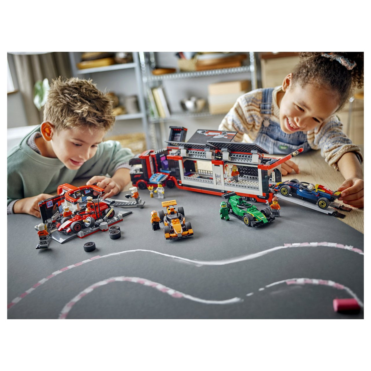 LEGO City - F1 Transporter mit RB20 & AMR24 Rennautos