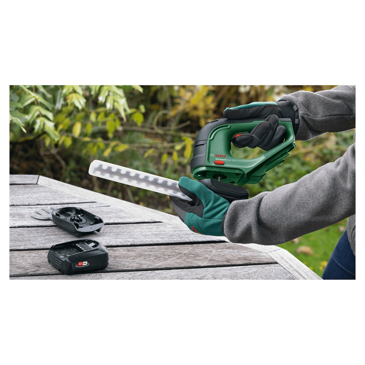 Bosch AdvancedShear 18V-10 Akku-Strauchschere