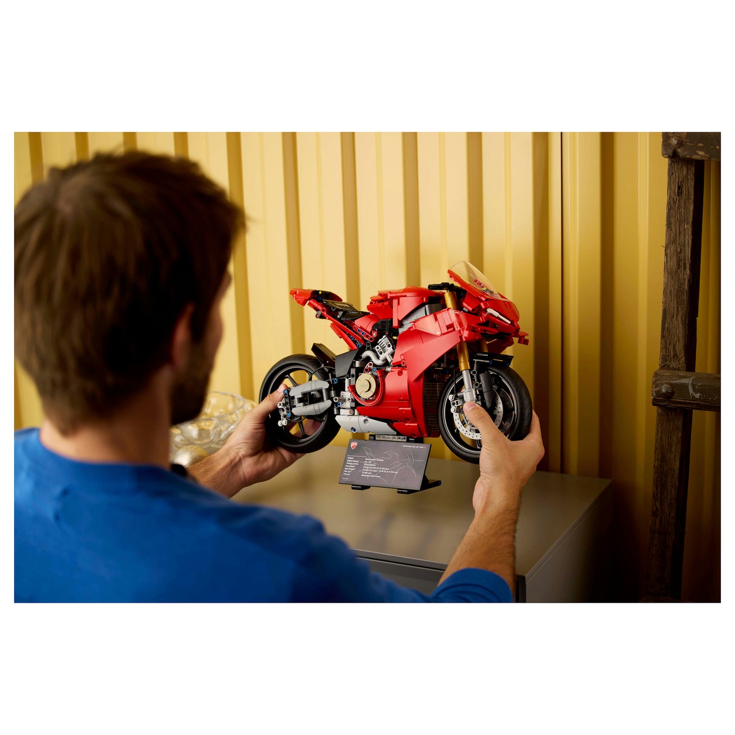 LEGO 42202 Technic Ducati Panigale V4 S Motorrad