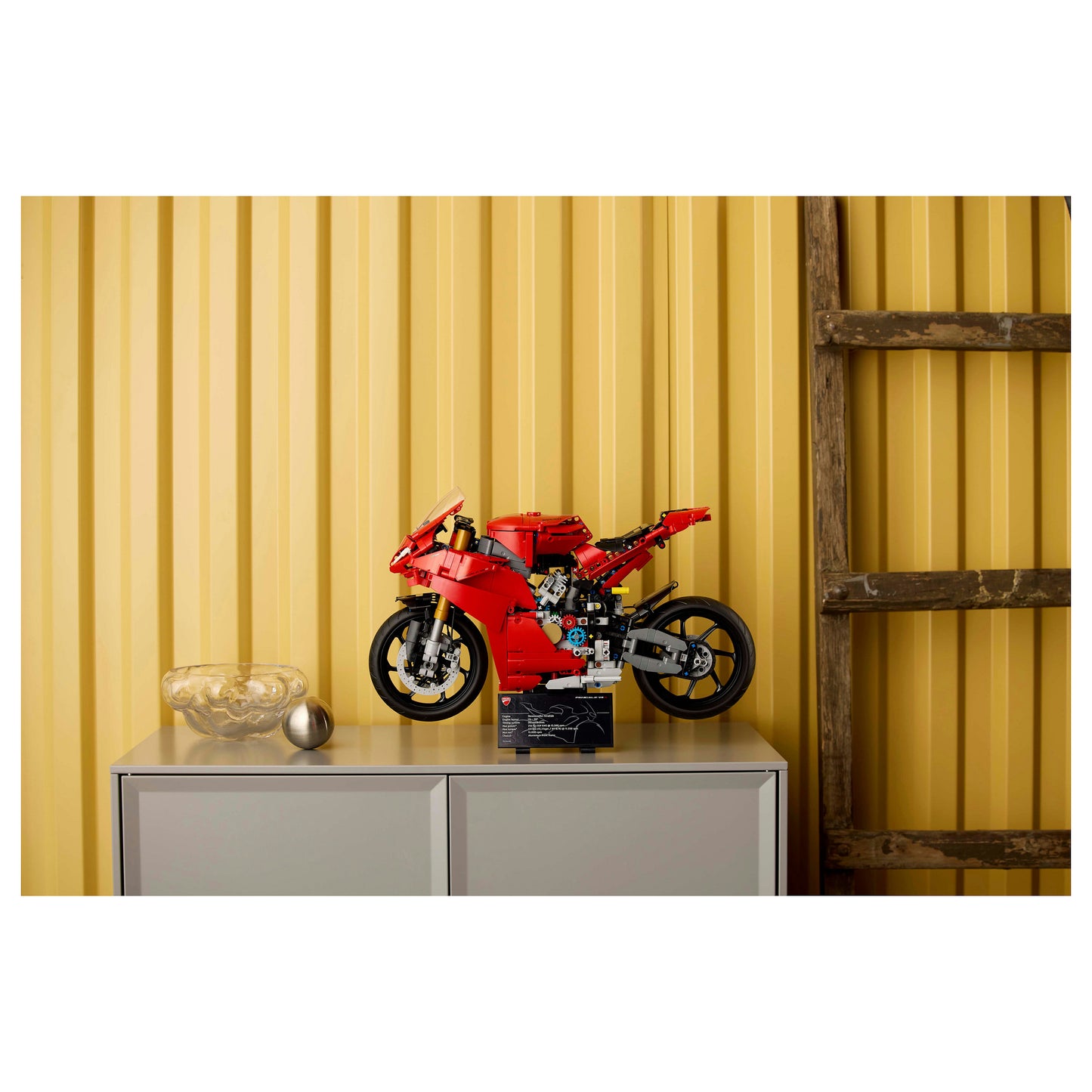 LEGO 42202 Technic Ducati Panigale V4 S Motorrad