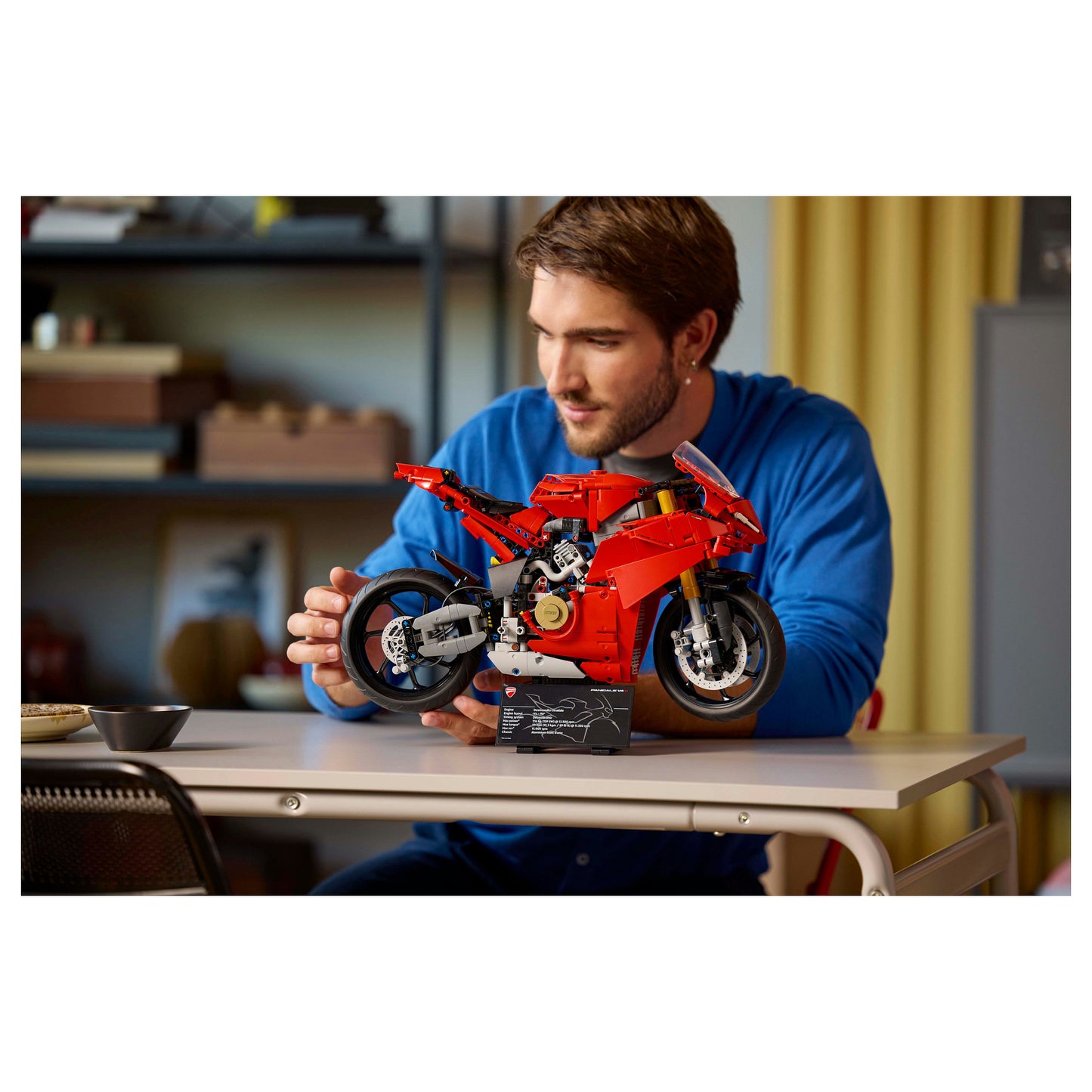 LEGO 42202 Technic Ducati Panigale V4 S Motorrad