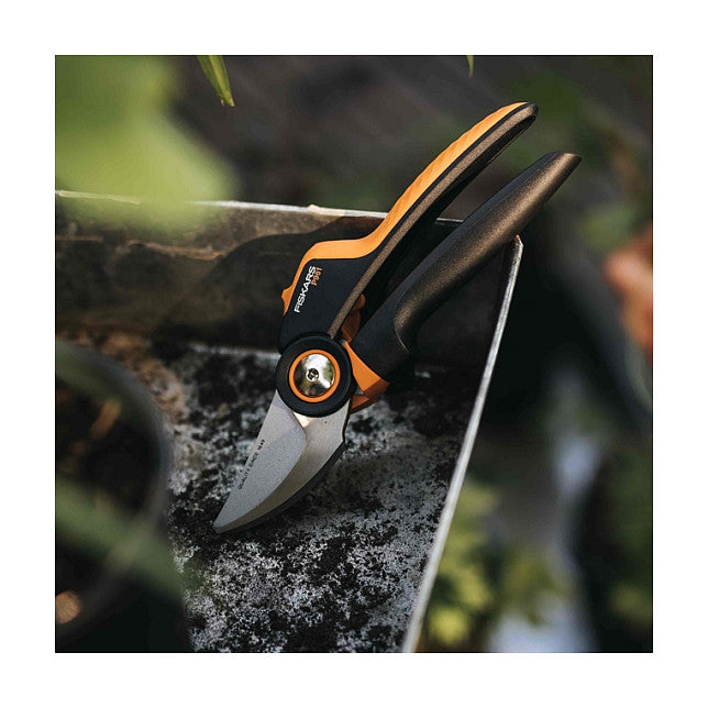 Fiskars Bypass-Gartenschere X-series L P961