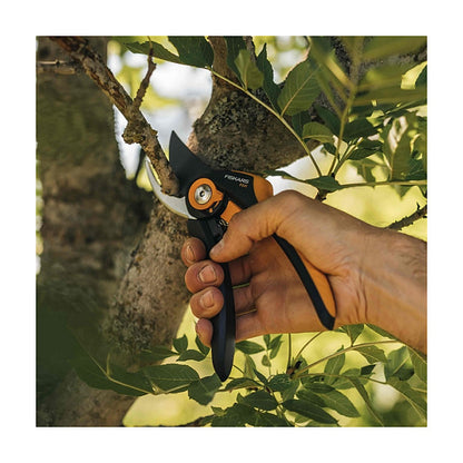 Fiskars Bypass-Gartenschere Plus SmartFit P541
