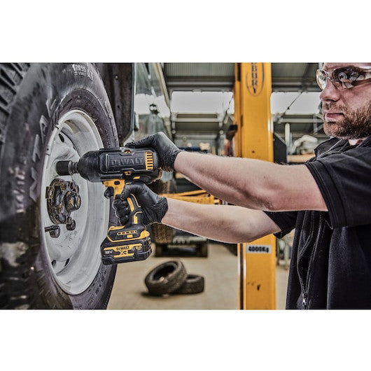 DEWALT Akku-Schlagschrauber. 18 Volt / 5 Ah