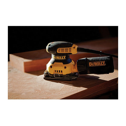 DEWALT Vibrationsschleifer 108x115 mm. 230 Watt