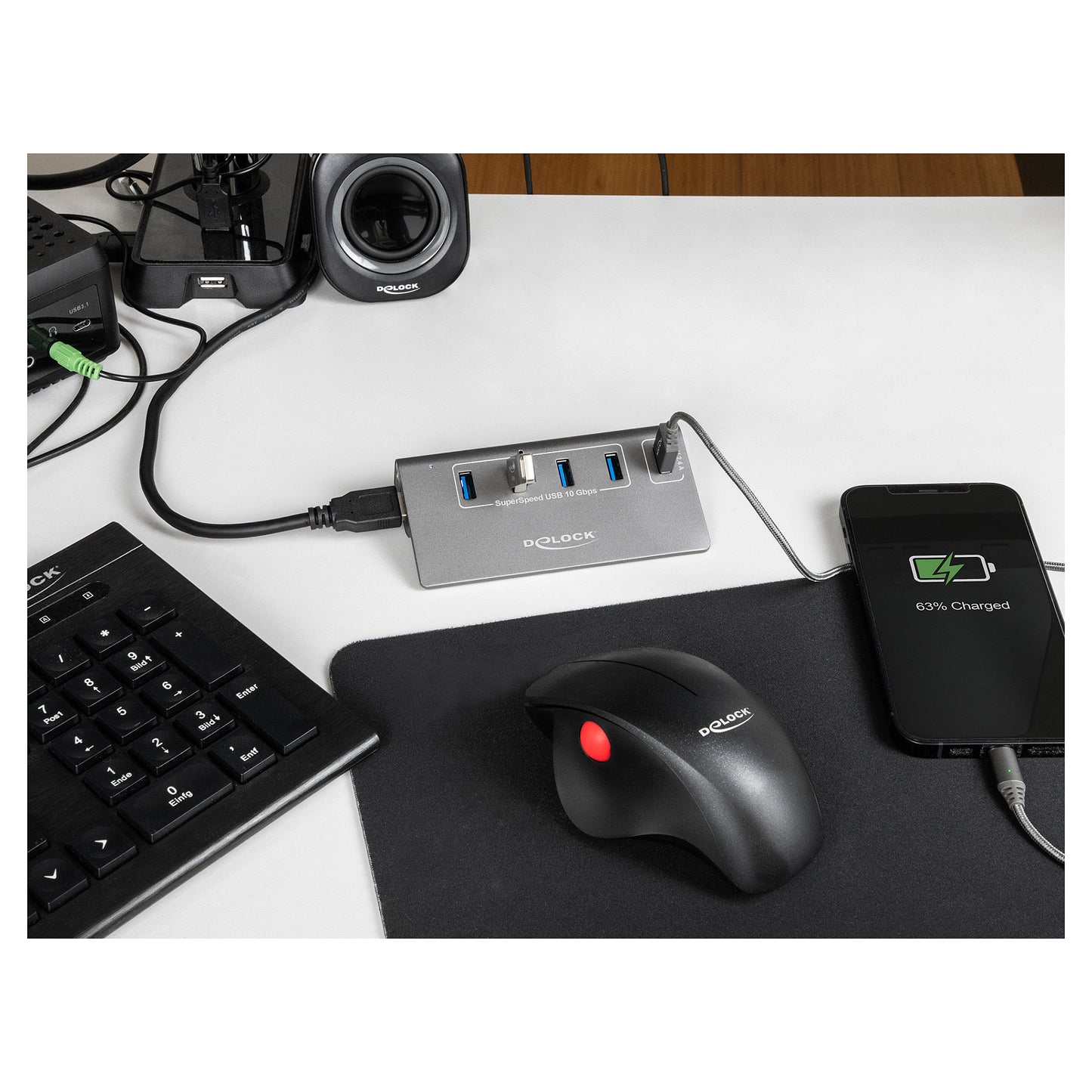 DELOCK USB 10 Gbps Hub mit 4 USB Typ-A Ports + 1 Schnellladeport inkl. Netzteil