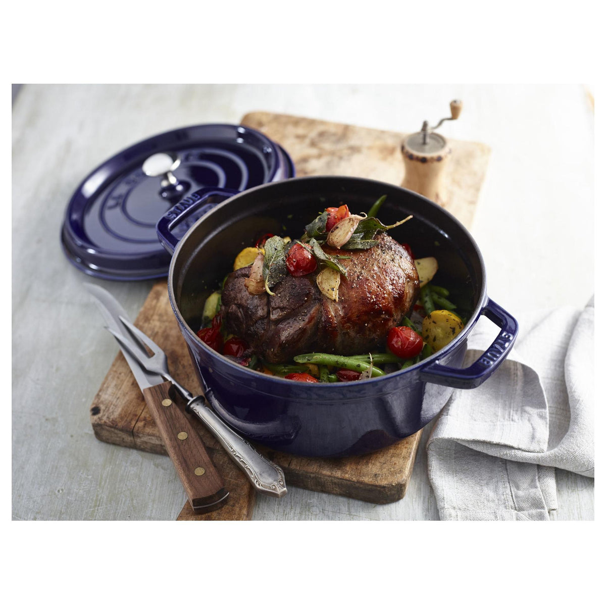 Staub La Cocotte 24cm rund dunkelblau. Gusseisen