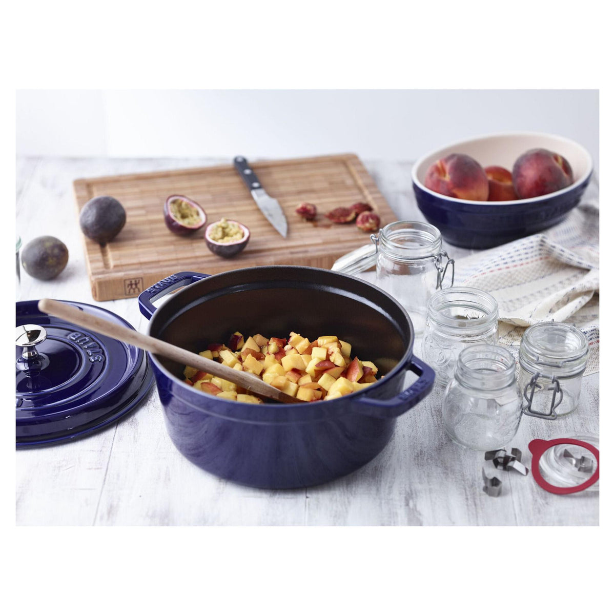 Staub La Cocotte 26cm rund dunkelblau. Gusseisen