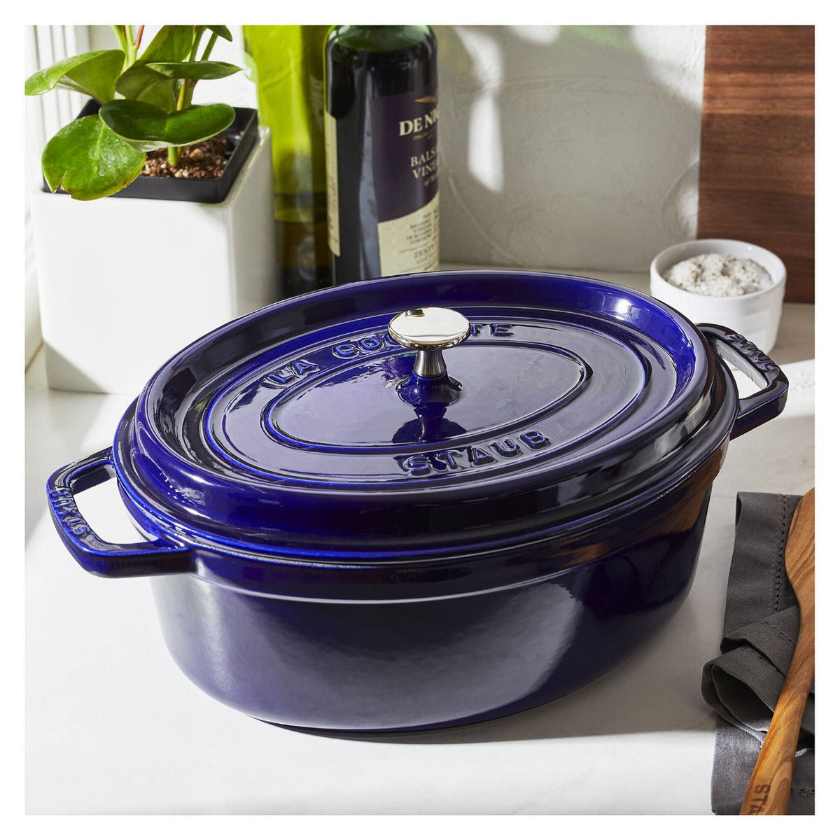 Staub La Cocotte 29cm oval dunkelblau. Gusseisen