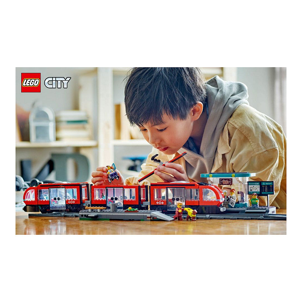 LEGO 60423 City Straßenbahn mit Haltestelle