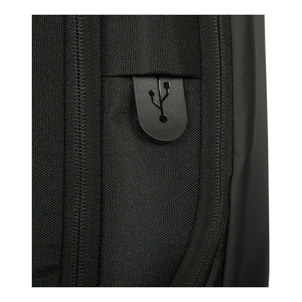 TARGUS COMMUTER BACKPACK