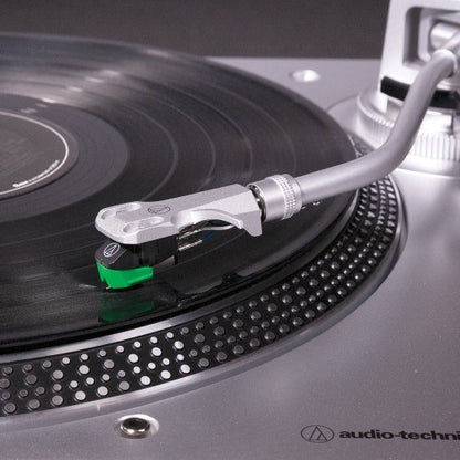 Audio-Technica AT-LP120X Direktangetriebener Plattenspieler. silber