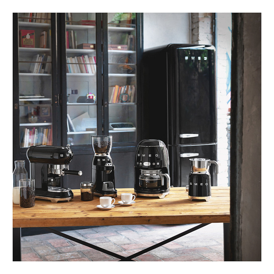 SMEG Filter-Kaffeemaschine 50s Style DCF02BLEU, schwarz
