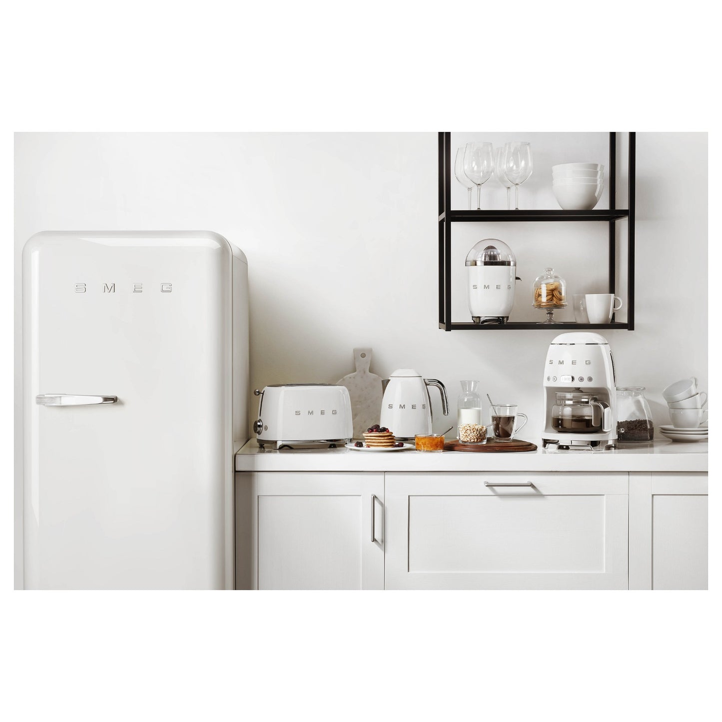 SMEG Filter-Kaffeemaschine 50s Style DCF02WHEU, weiß